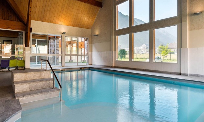 Saint-Mamet Apartamento | Apartamento bien cuidado con baños termales.