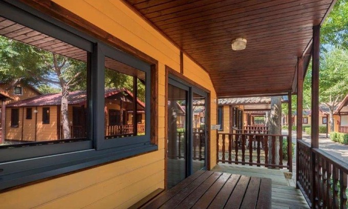 Blanes Chalet De Esquí | Well kept bungalow with veranda in Blanes