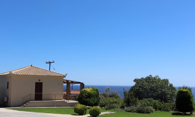 Pylos-Nestoras Casa | Well-kept, idyllically situated vacation home above the Zaga beach near Koroni i