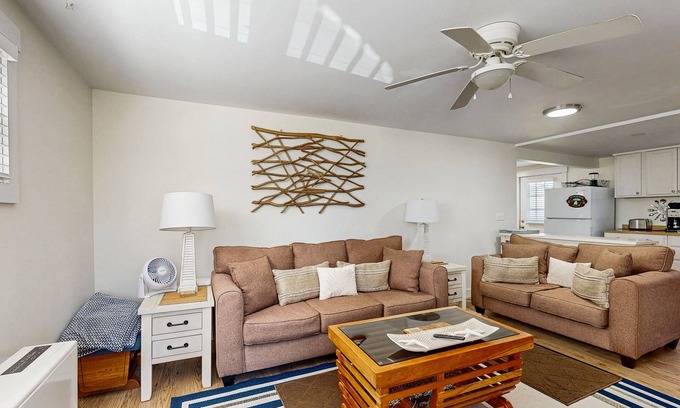 Boothbay Harbor Casa | Well-located, dog-friendly home - walk to footbridge & Barrett Park