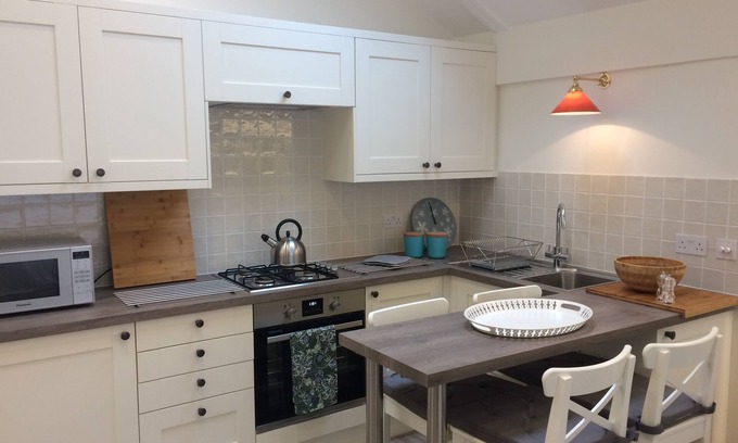 Southfield Apartamento | Well-located one-bedroom flat in leafy Chiswick, London