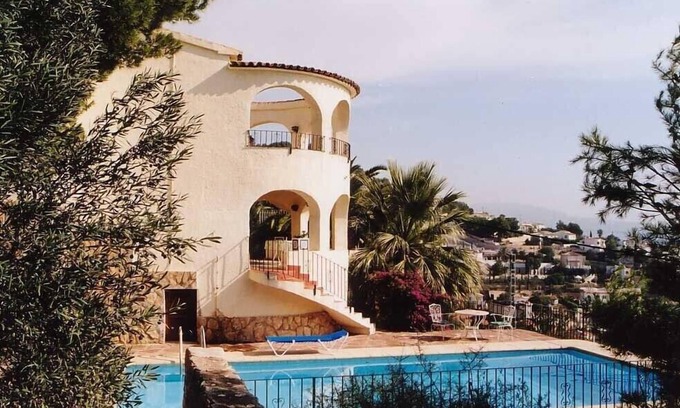 Benissa Coast Villa | Villa bien mantenida con piscina y jardín, playa, vistas panorámicas al mar