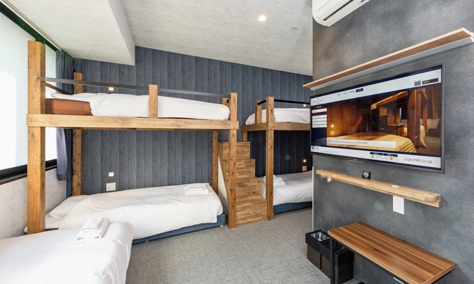 Motomatchi Hotel | Well Stay Namba 5 person room with bath / Osaka Ōsaka