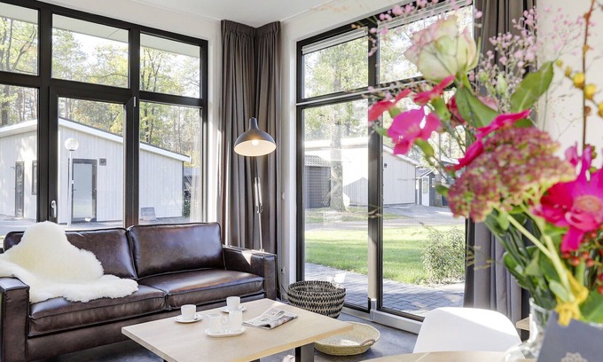 Markelo Chalet De Esquí | Moderno chalet de bienestar con TV inteligente, junto al bosque.