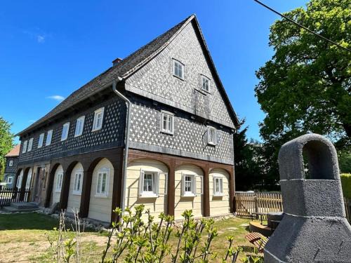 Grossschoenau Casa | Wellness-Ferienhaus "Hexe" - Whirlpool, Sauna & 3 Bäder auf 237 qm