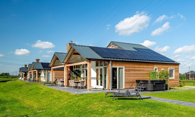Akkrum Casa | Wellness home located on the water in Friesland