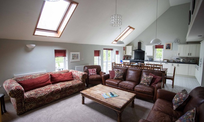 Llanfyrnach Casa | Wellstone Cottages - Honey Coach House