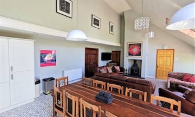 Llanfyrnach Casa | Wellstone Cottages - Honey Coach House
