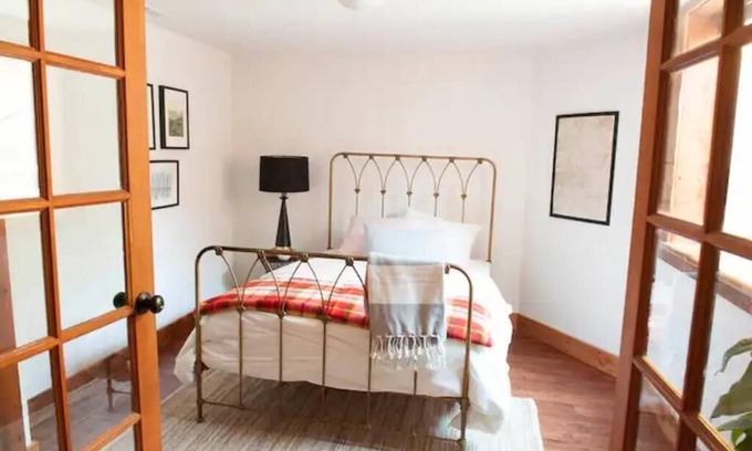 Mississippi District Apartamento | Wes Anderson inspired historical private apt