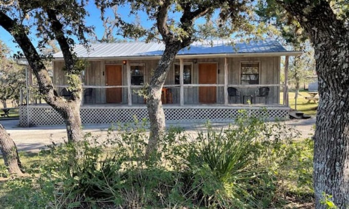 Bandera Casa | West 1077 Guest Ranch - Buckeye Room 3