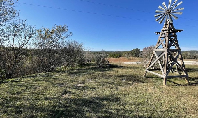 Bandera Casa | West 1077 Guest Ranch - Hackberry Room 8