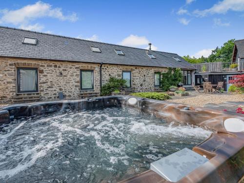 Llansadwrn Casa | West Barn