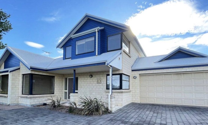 West Beach Casa | West Beach Getaway - Family & Pet Friendly