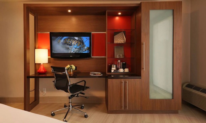Los Angeles Hotel | West Coast King Room at Hotel Angeleno w/ Complimentary Wine Hour Near Westwood
