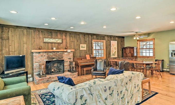 West Dover Casa | West Dover Home with Deck about 2 Mi to Mount Snow!