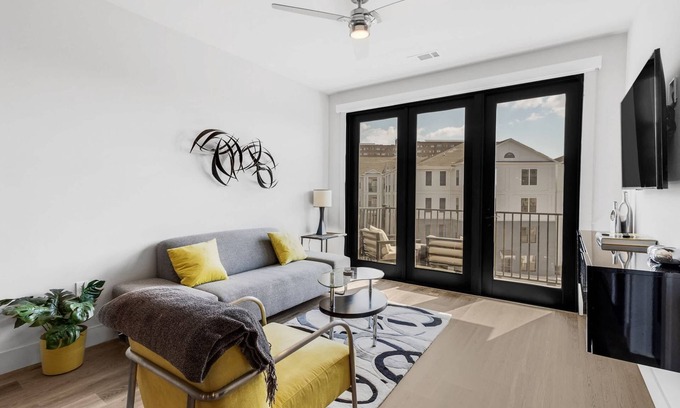 West End Condominio | West End Getaway for 5 w/Pool!