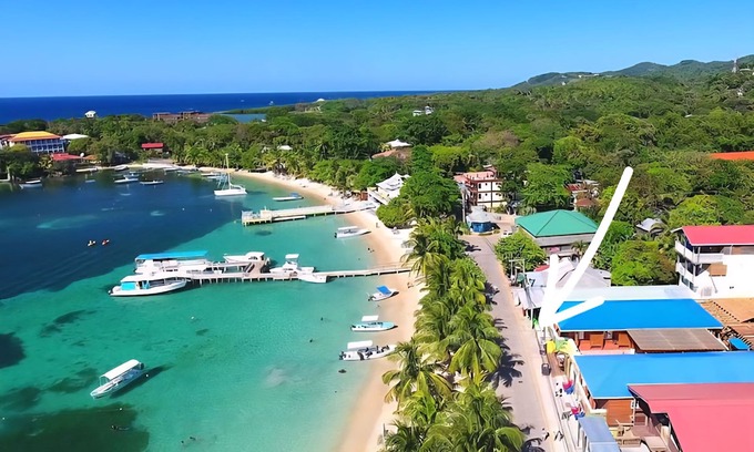 Antoneys Cay Hotel | Cozy 1-bedroom hotel with WiFi, AC in Roatan Island, West End Road