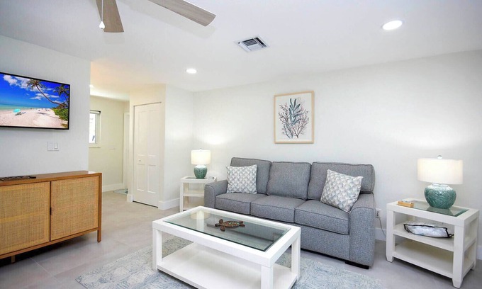 Tradewinds Cabaña | West End Paradise Unit 1 Turtle 2 - One bedroom suite w/water views