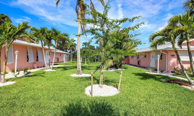 Tradewinds Cabaña | West End Paradise Unit 4E Coral 4 - One bedroom efficiency suite