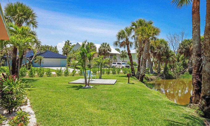 Tradewinds Cabaña | West End Paradise Unit 3 Fish 6 - One bedroom suite w/water views