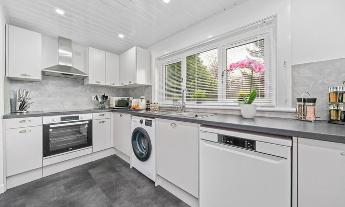 Manor Casa | West End Road