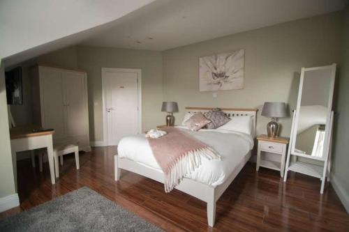 Doolin Casa | West Haven House