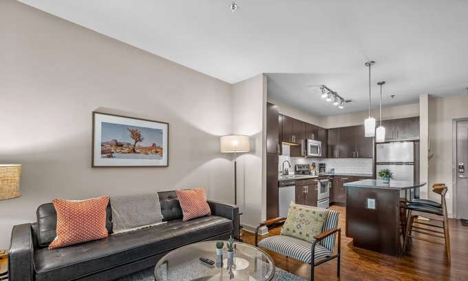 Downtown Decatur Apartamento | West Home: New Apt in Decatur Square