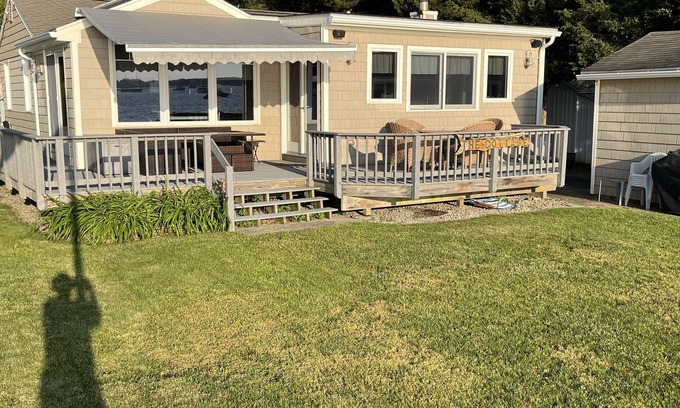 Fairhaven Cabaña | West Island Waterfront Cottage