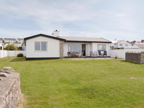 Rhosneigr Casa | West Lawn