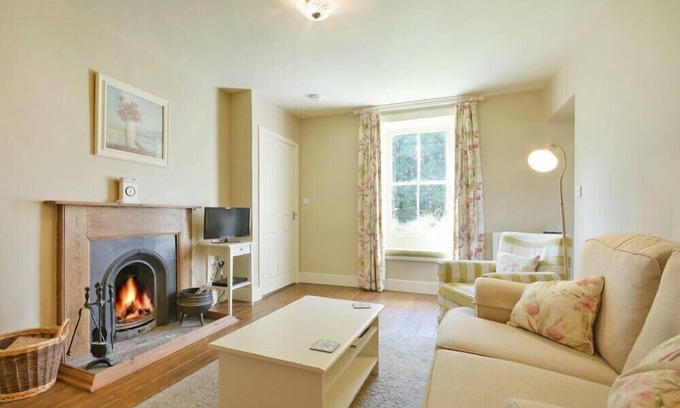 Chathill Cabaña | WEST LODGE, pet friendly, country holiday cottage in Chathill