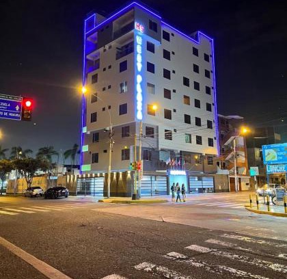 La Perla Hotel | West Plaza