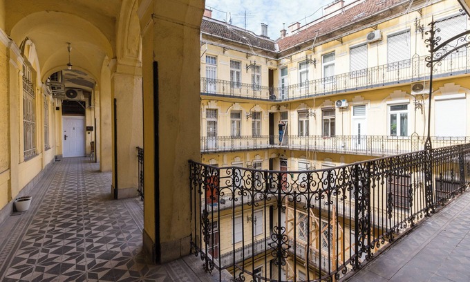Ujlipotvaros Apartamento | Westend 1-bedroom apartment with AC, WiFi in delightful Budapest