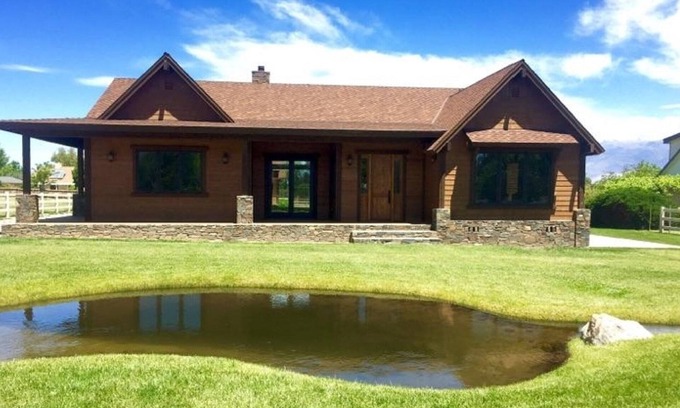 West Bishop Casa | Western Inspired Lodge on Acreage