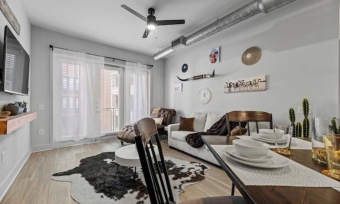 Dallas Apartamento | Western Saloon 2BR 4Bed Prime Location