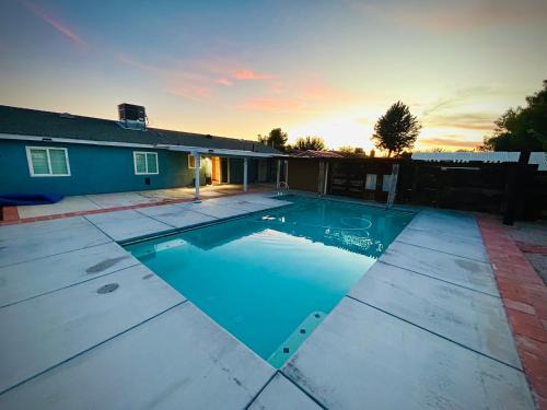 Apple Valley Casa | Western style pool home, 4 bedroom and large yard