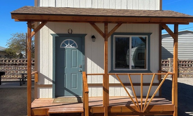 Quartzsite Cabina | Western Themed Cabin