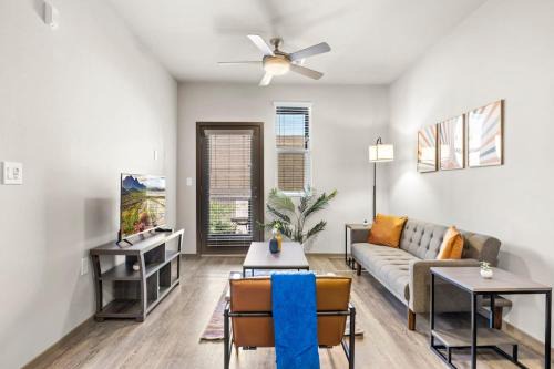 Glendale Sports and Entertainment District Apartamento | Westgate CozySuites by stadium w pool 3