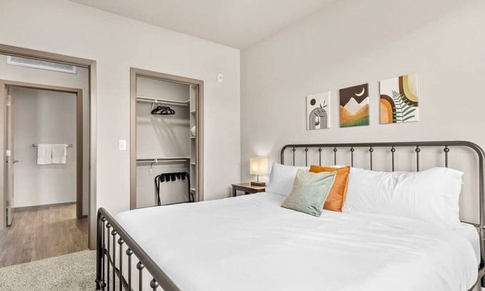 Glendale Sports and Entertainment District Apartamento | Westgate CozySuites by stadium with pool #13