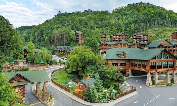 Gatlinburg Villa | Westgate Smoky Mountain Resort & Water Park 1 Bedroom Villa