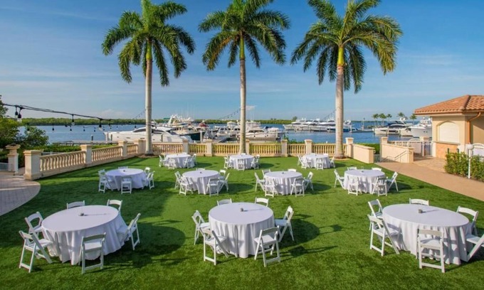 Pelican Complejo | Westin Cape Coral: Waterfront Resort with 2 Restaurants & Pools