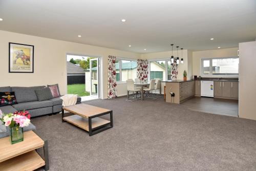 Saint Albans Casa | Weston Villa - Spacious & family Friendly - Bookahome