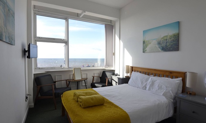 West Bay Apartamento | Apartamento-Superior-no pets first floor-Baño privado con ducha-Vista al Mar