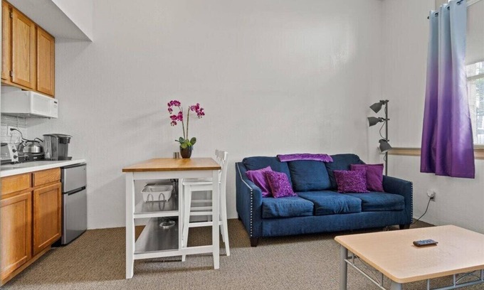 Kansas City Apartamento | Westport PrivateSuite - FreeParking - Walkable