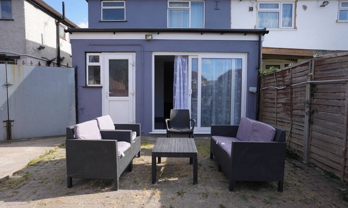 Cranford Casa | Westwick Gardens Retreat - 4 Bedroom House