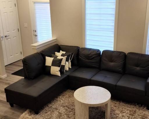 Northwest Calgary Apartamento | Wezi Taylor Oasis- 3 bedroom home