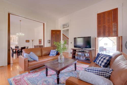 Columbus Casa | WFH Friendly Abode with Balcony in Columbus!