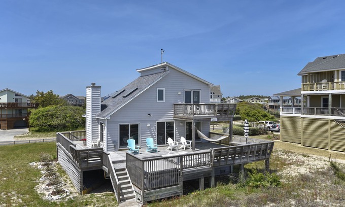 Whalehead Beach Casa | OASIS FRENTE AL MAR! ¡OFRECIENDO 3 DORMITORIOS, WIFI, SUPER OCEAN VIEWS Y HOT TUB !!
