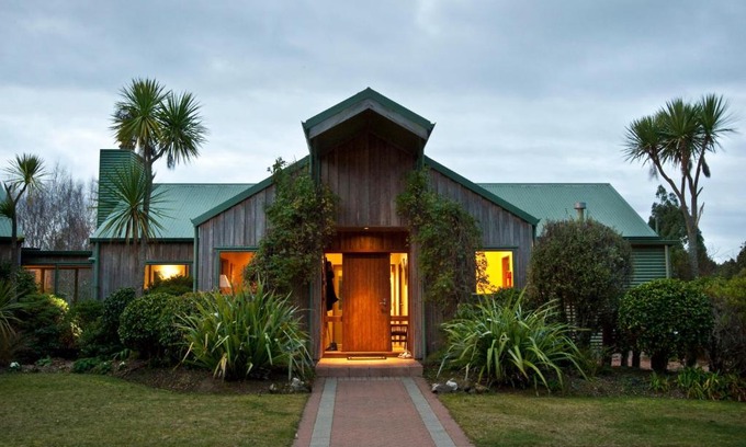 Acacia Bay Cabina | Whakaipo Lodge