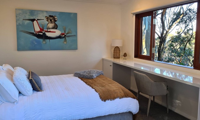 Whale Beach Casa | Whale Beach Secluded Self Contained Cottage, Spa and Fire Pit. Pet friendly.