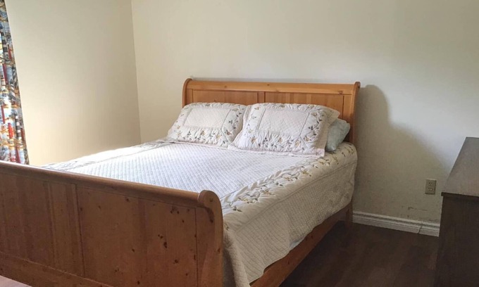 Tiddville Cabaña | Whale Cove Cottage